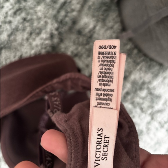 VS/Pink Bras - Picture 4 of 15